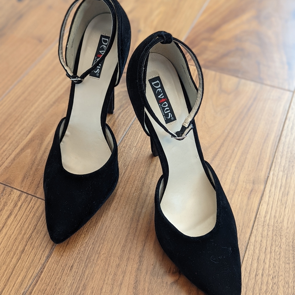 HOT HEELS!!